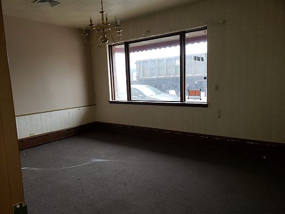2nd image of 905 W Chicago Ave