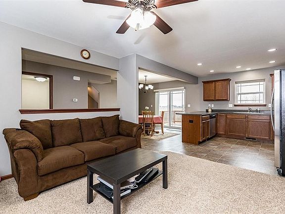 3rd image of 3237 Sherwood Pl