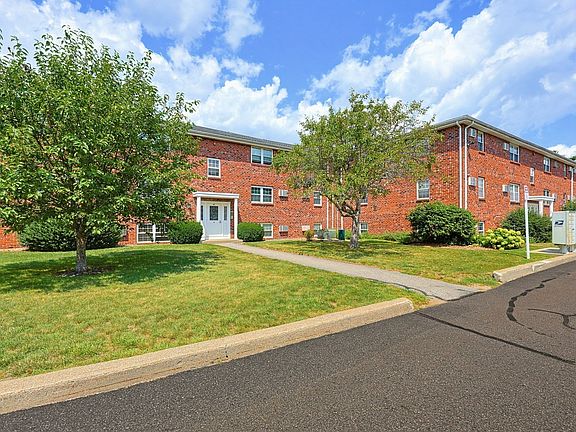 4th image of 91 Pleasant St APT D1