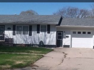 208 Cedar St, Laurel, NE 68745