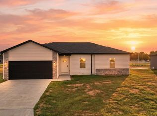 170 Maverick Dr, Mount Vernon, MO 65712