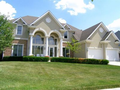 2S391 Chaucer Ct, Glen Ellyn, IL, 60137