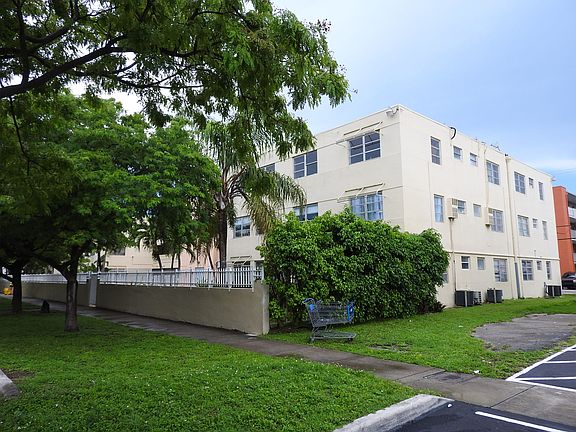 3rd image of 1851 NE 168th St APT A9