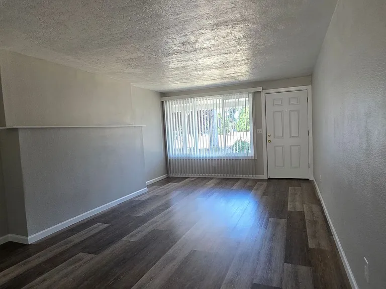 481-Satter Dr — Photo 4