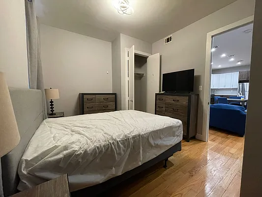 Rented by Aron Fried, LREB | media 9