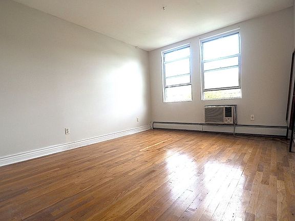 5th image of 151 Jefferson Ave #3