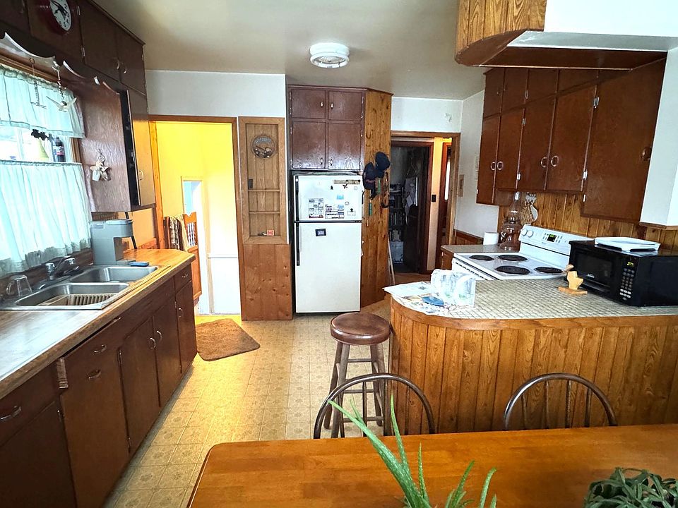 2nd image of 109 5th Ave SE