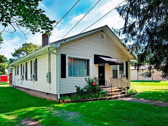 3rd image of 134 Maple Ave