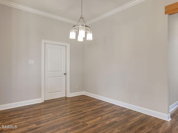 5th image of 201 Bennington Ln