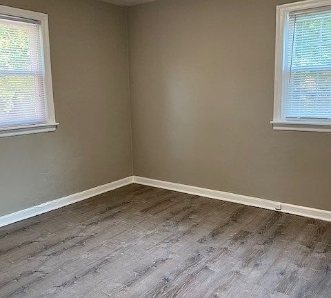 5th image of 707 Clarendon Pl