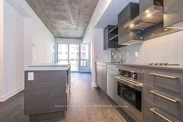 1030 King St W #303 — Photo 4