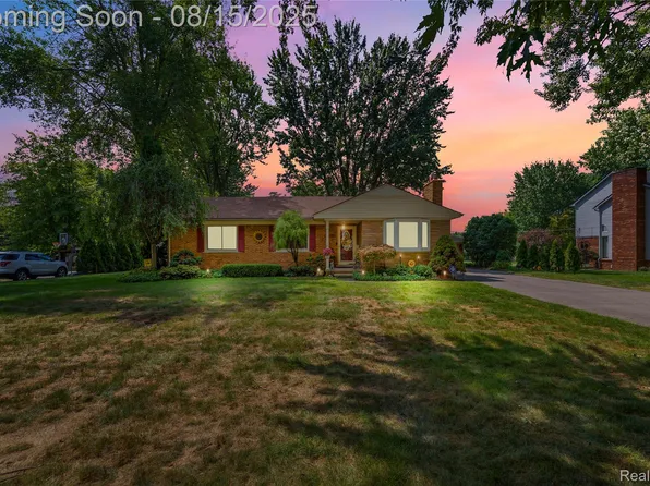 15860 Luxemburg Ave, Fraser, MI 48026