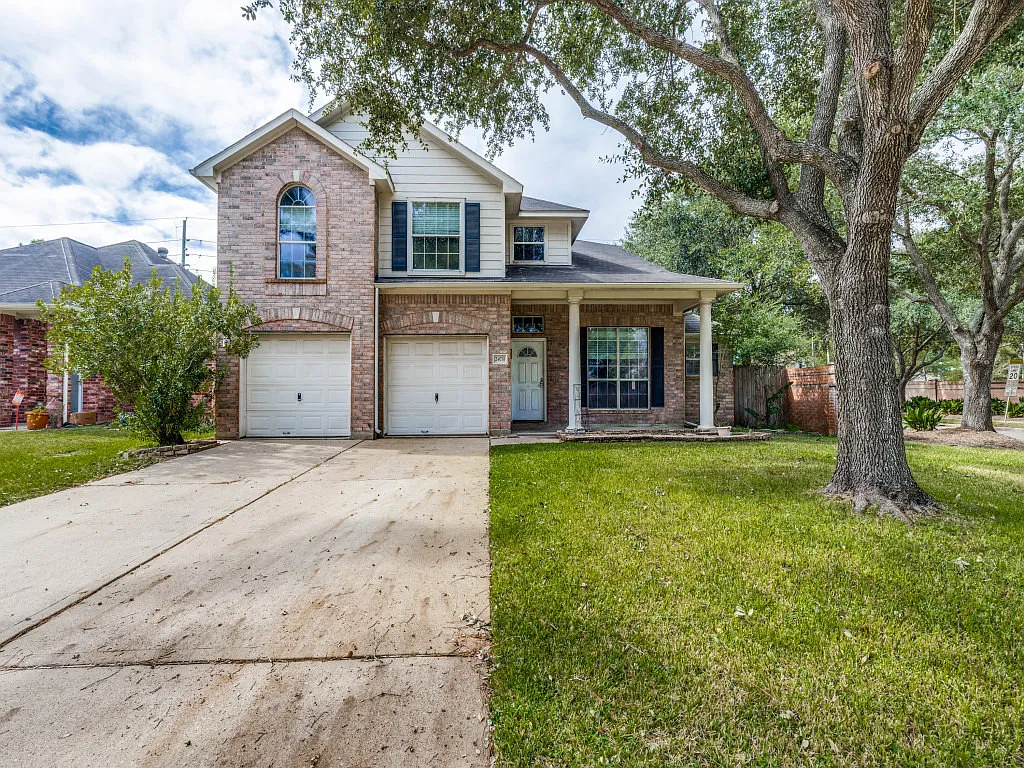 4 bed, 2.5 bath, 2602 sqft, $2,600 — Photo 2