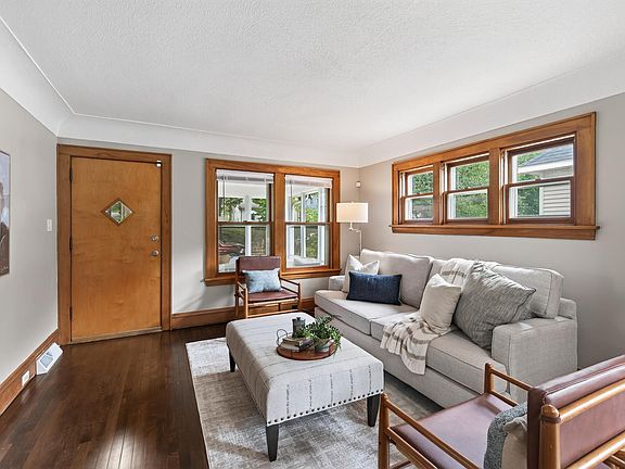 4th image of 3643 Queen Ave N