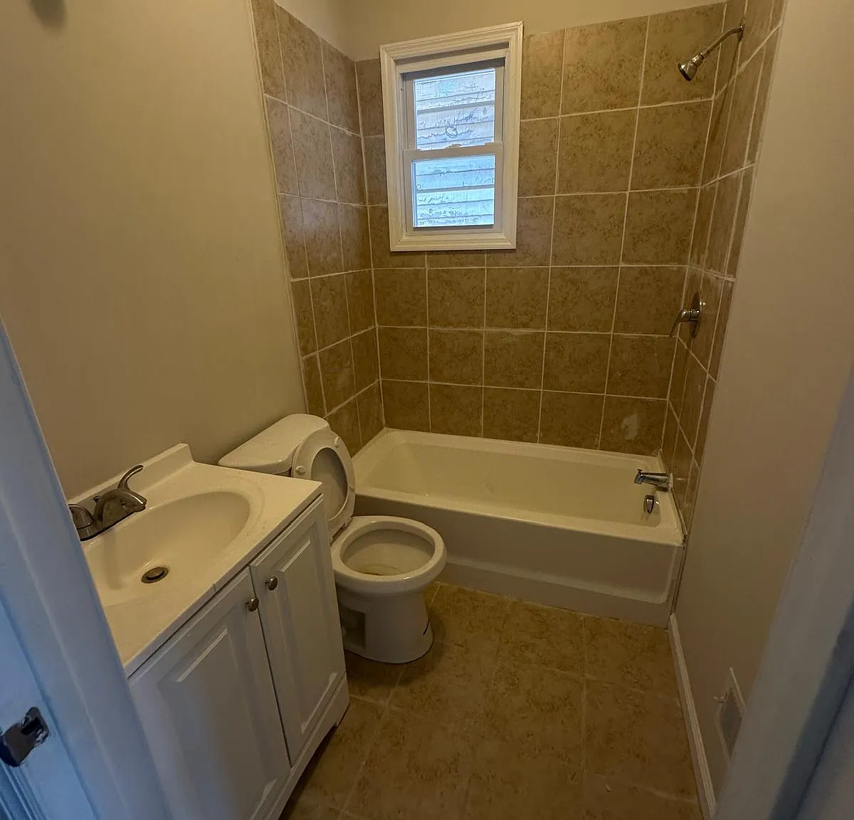 3 bed, 1.5 bath, 800 sqft, $2,800 — Photo 4