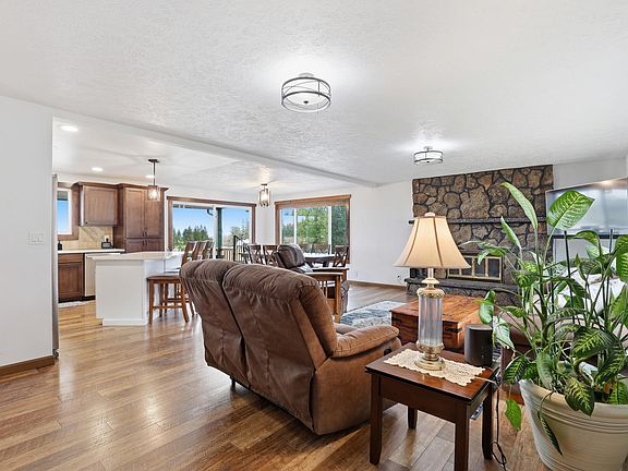 4th image of 2416 W Hazard Rd