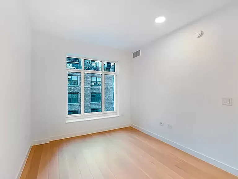 115 E 55th St #15D — Photo 5
