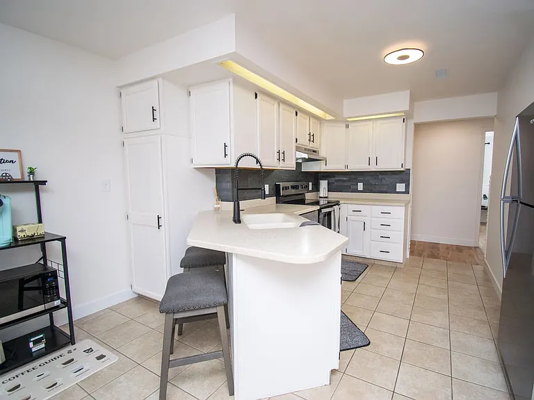 554 W 5th St #1 — Photo 21