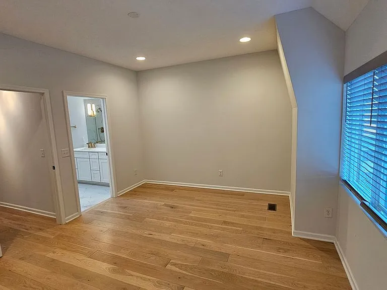 31 Ashbourne Dr — Photo 16