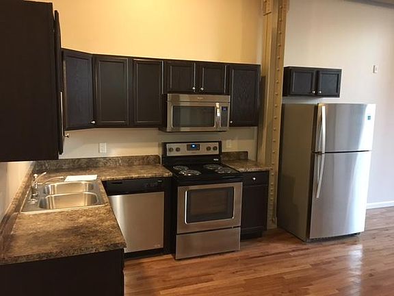 4th image of 733 SW Washington St APT 201