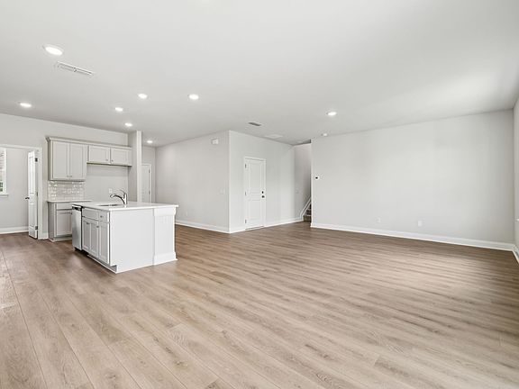 Cades Bluff - Brentley Interior Image 3