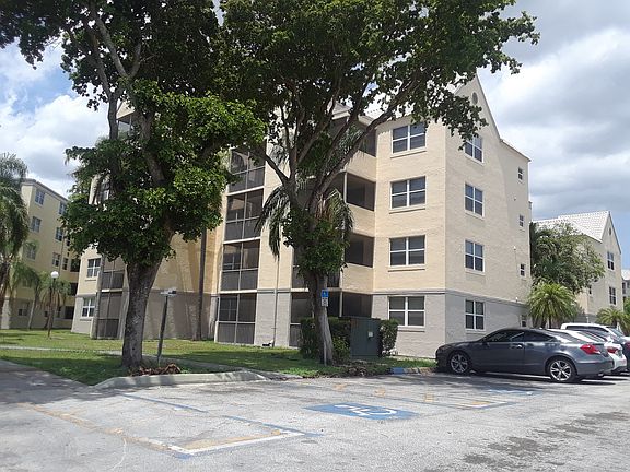 3rd image of 8225 Lake Dr APT 307
