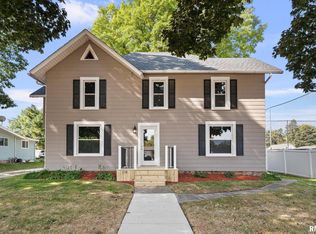 118 S 1st St, Long Grove, IA
