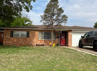 136 Elgin Ave, Levelland, TX 79336