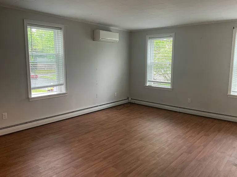91 Van Dam St #4 — Photo 2