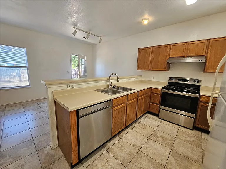 304 Windridge Village Cv — Photo 9
