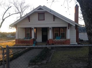 901 W Paine Ave, Comanche, TX 76442