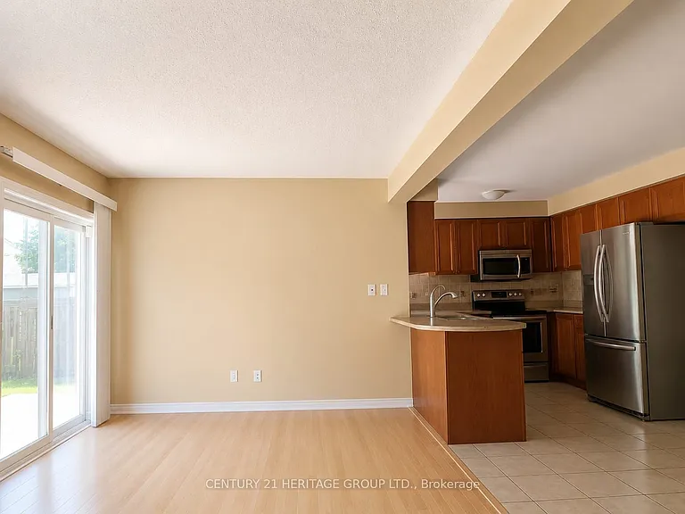 44 Starr Cres — Photo 3