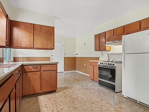 3rd image of 1063 Almaugus Dr