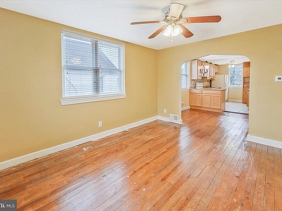 4th image of 2412 Hamilton Ave