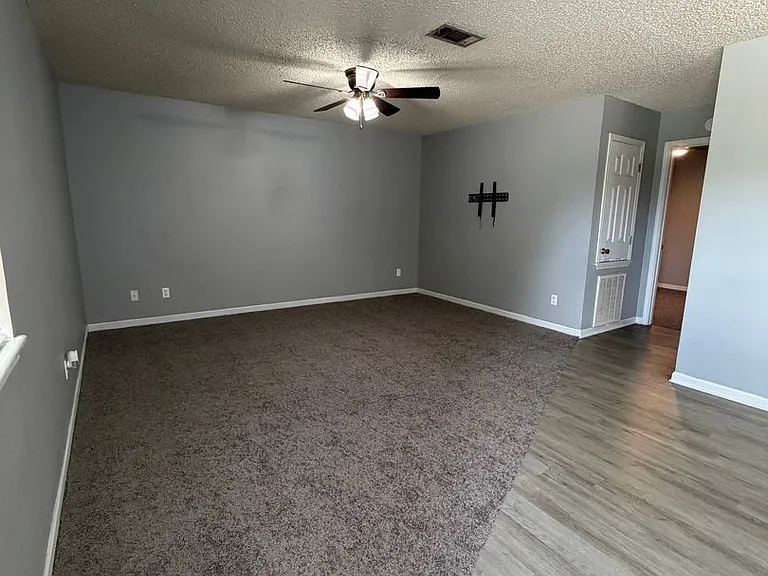 613 N Kinney Ave — Photo 23