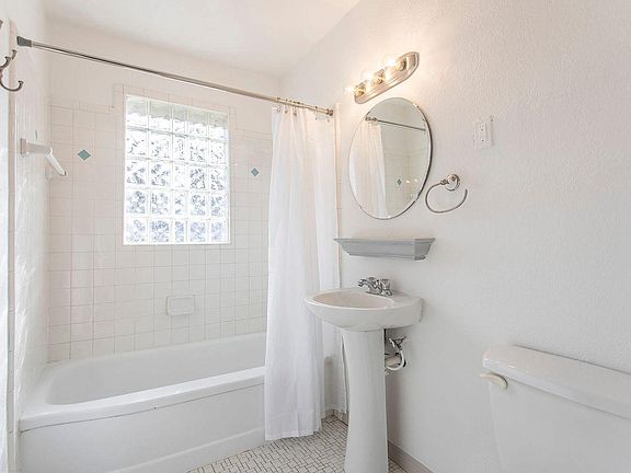 4th image of 2200 Andover Ct