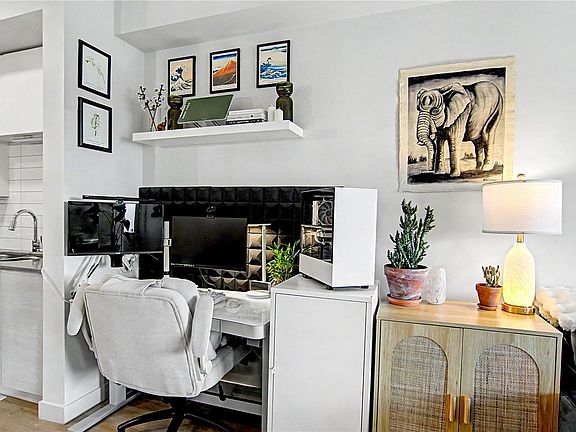5th image of 4830 Cedar Ridge Pl #103