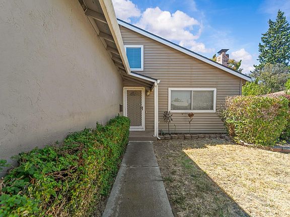 4th image of 1086 Mockingbird Lane