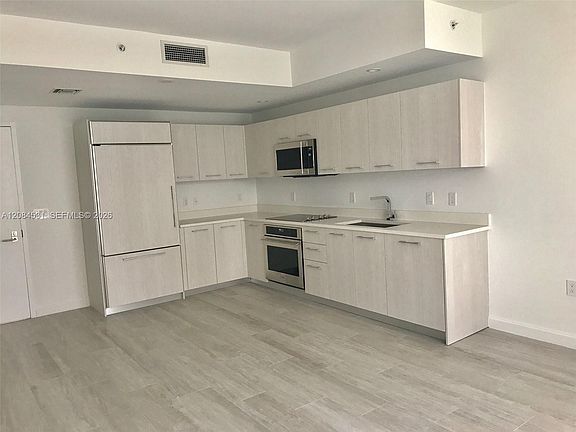 5th image of 55 SW 9th St Unit 2807
