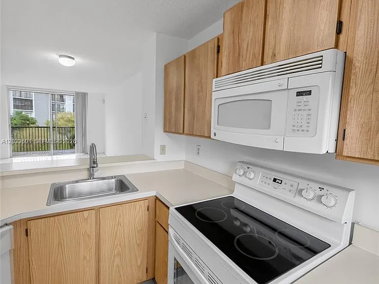8750 N Sherman Cir #305 — Photo 46