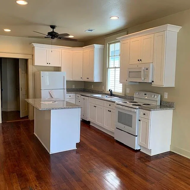 2 bed, 956 sqft, $1,600 — Photo 3