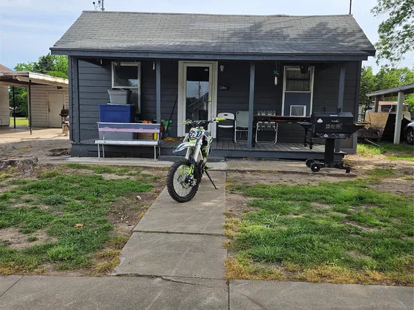 719 E 2nd St, Cushing, OK 74023