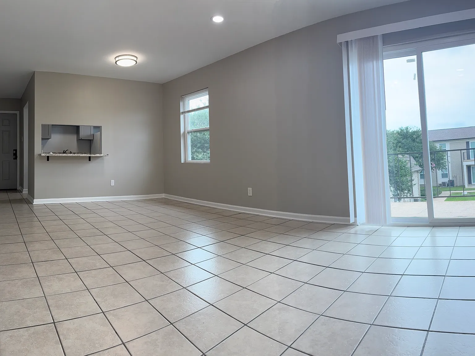 River Park Apartments — Photo 4