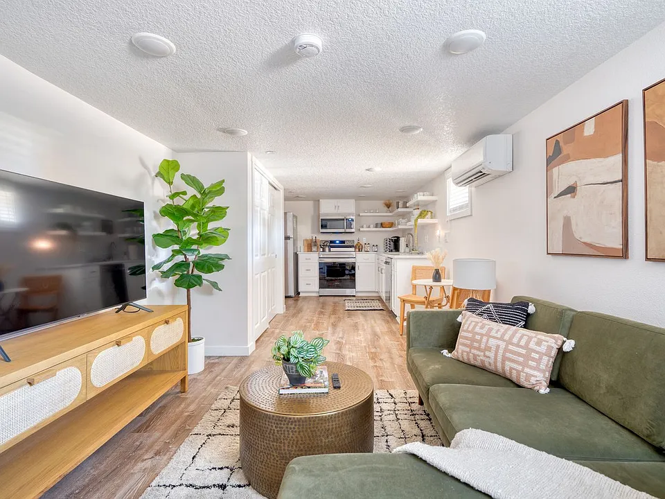 4004 SE Division St #ID1611838P