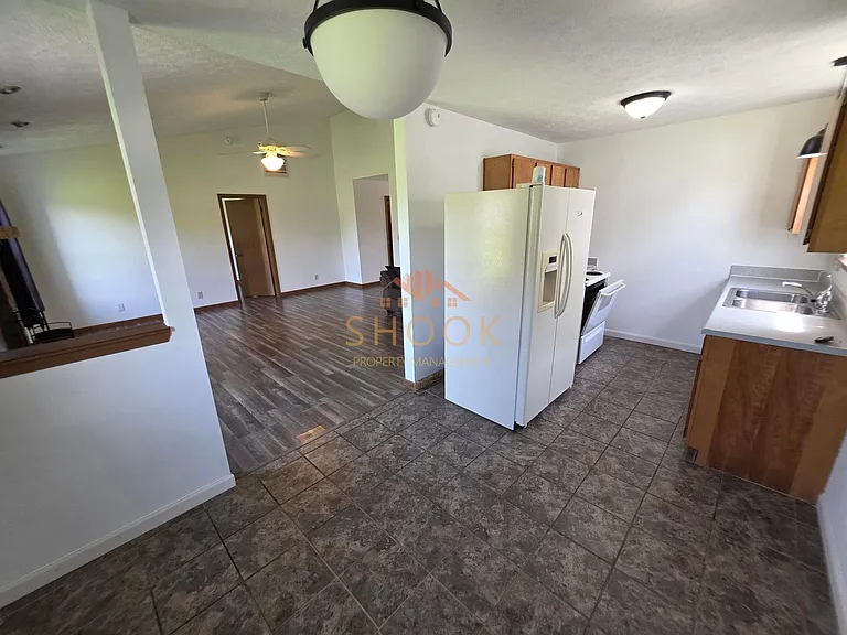 284 Blakely Dr — Photo 13