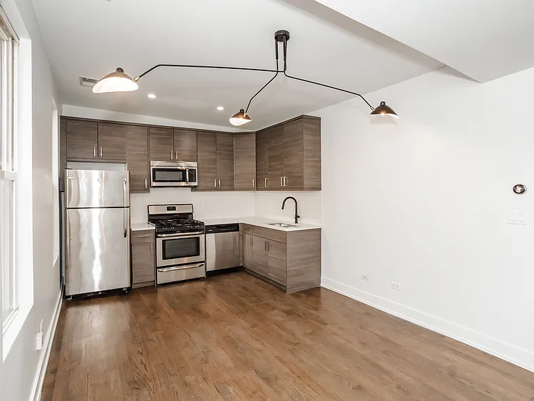 1418 W Blackhawk St #2RF — Photo 9