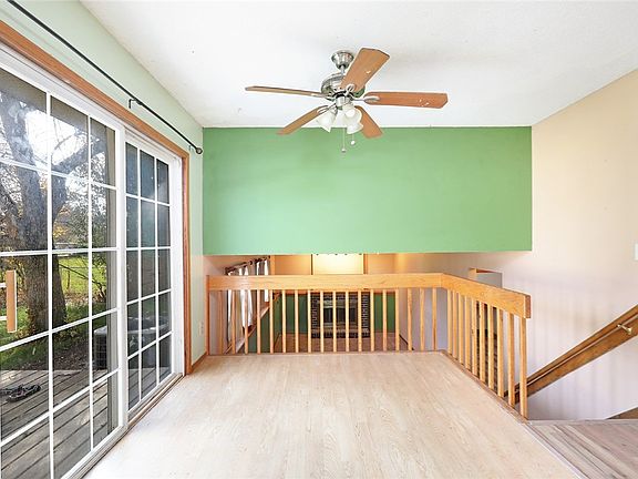 5th image of 421 Hillcrest Dr