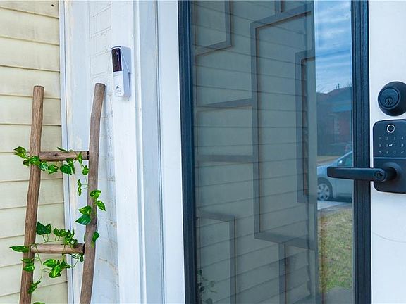 3rd image of 51 Tisdale St N