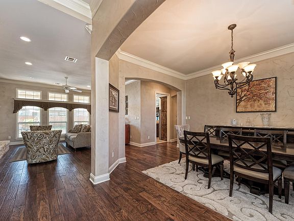 3rd image of 413 Winding Creek Ln
