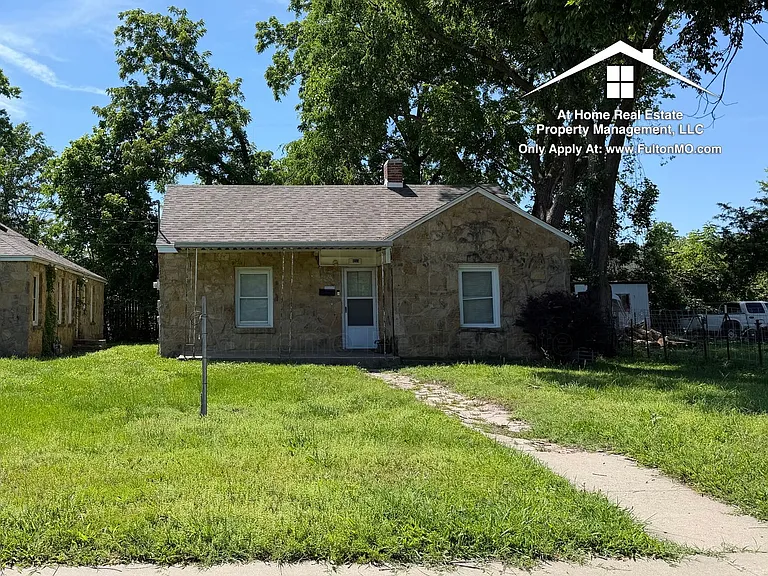 1223 Grand St — Photo 1